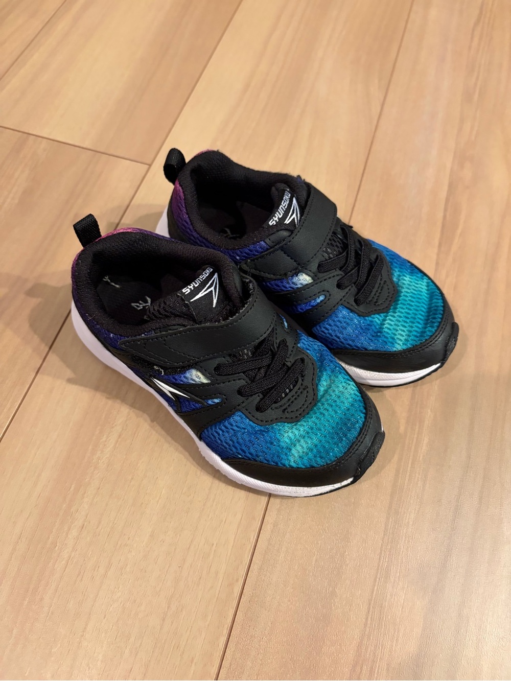 Kids Gradient Blue Athletic Sneakers with Secure Strap